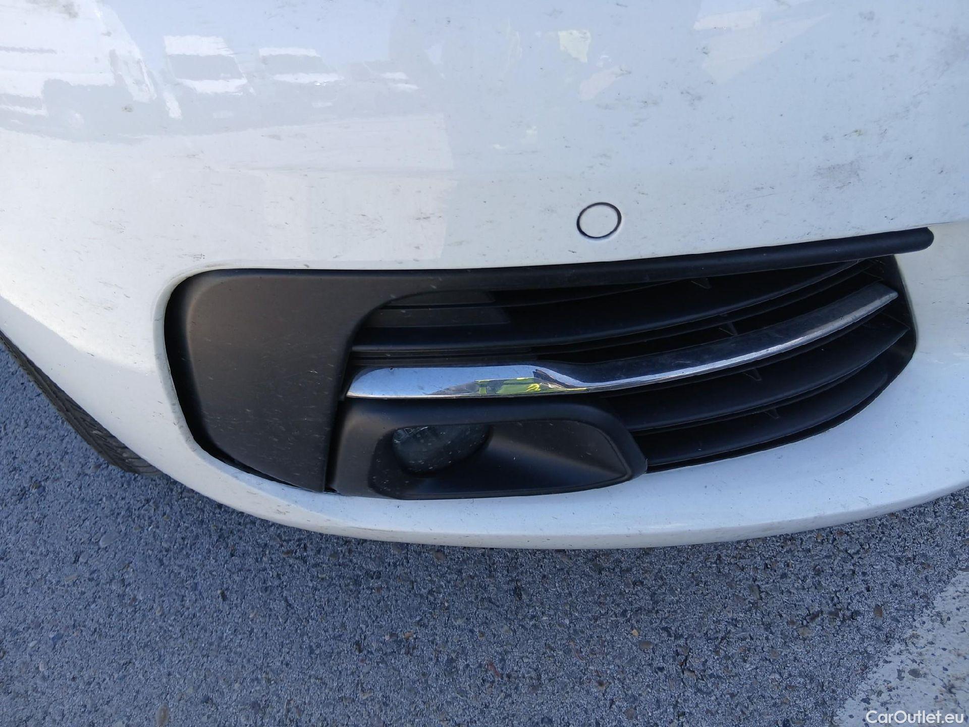  Peugeot  308 PEUGEOT  / 2017 / 5P / berlina con portón 5p Allure PureTech 130 S&S (CX) #5