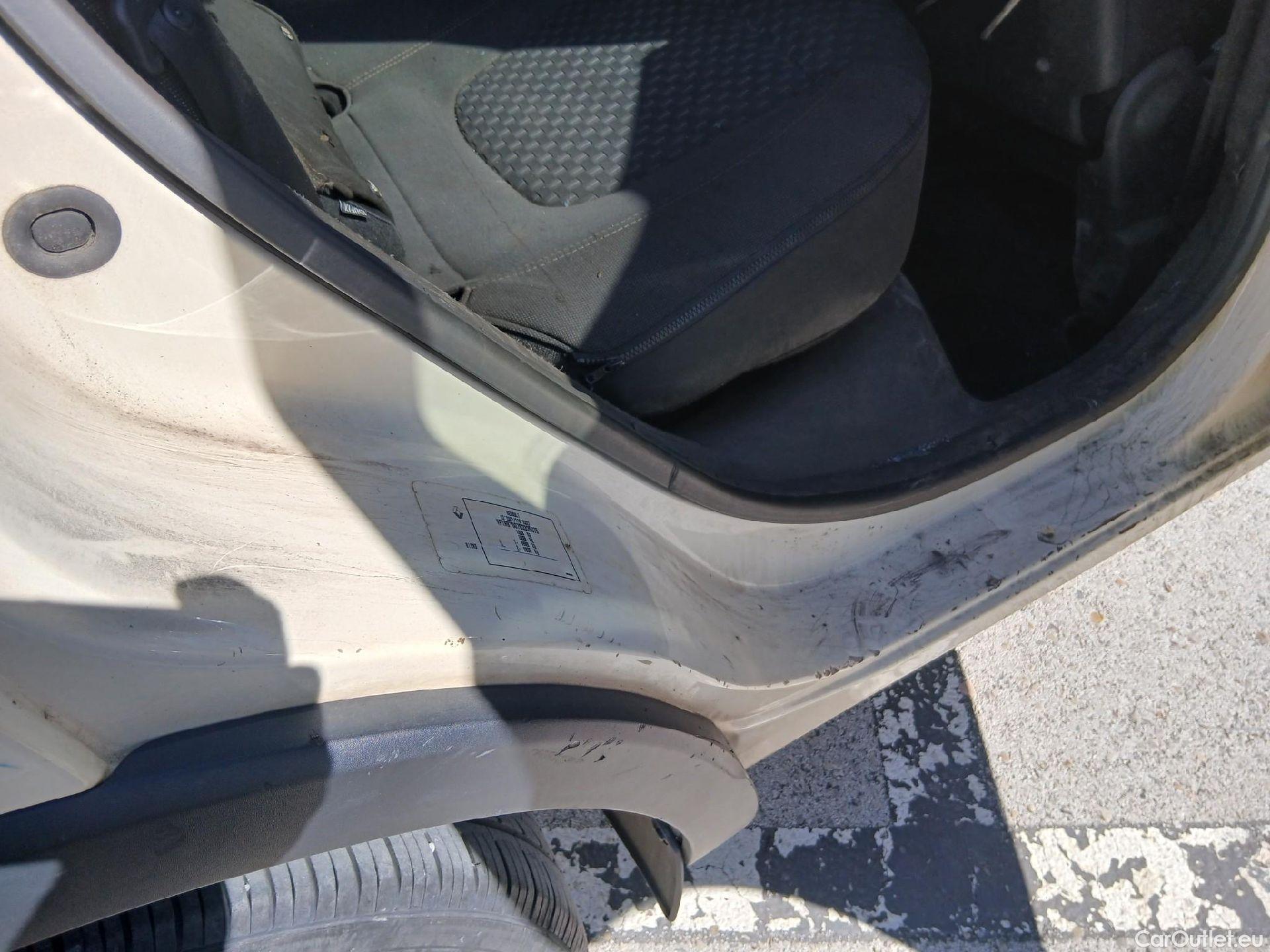  Renault  Captur RENAULT  / 2017 / 5P / crossover Zen TCe 66kW (90CV) -18 (CX) #63