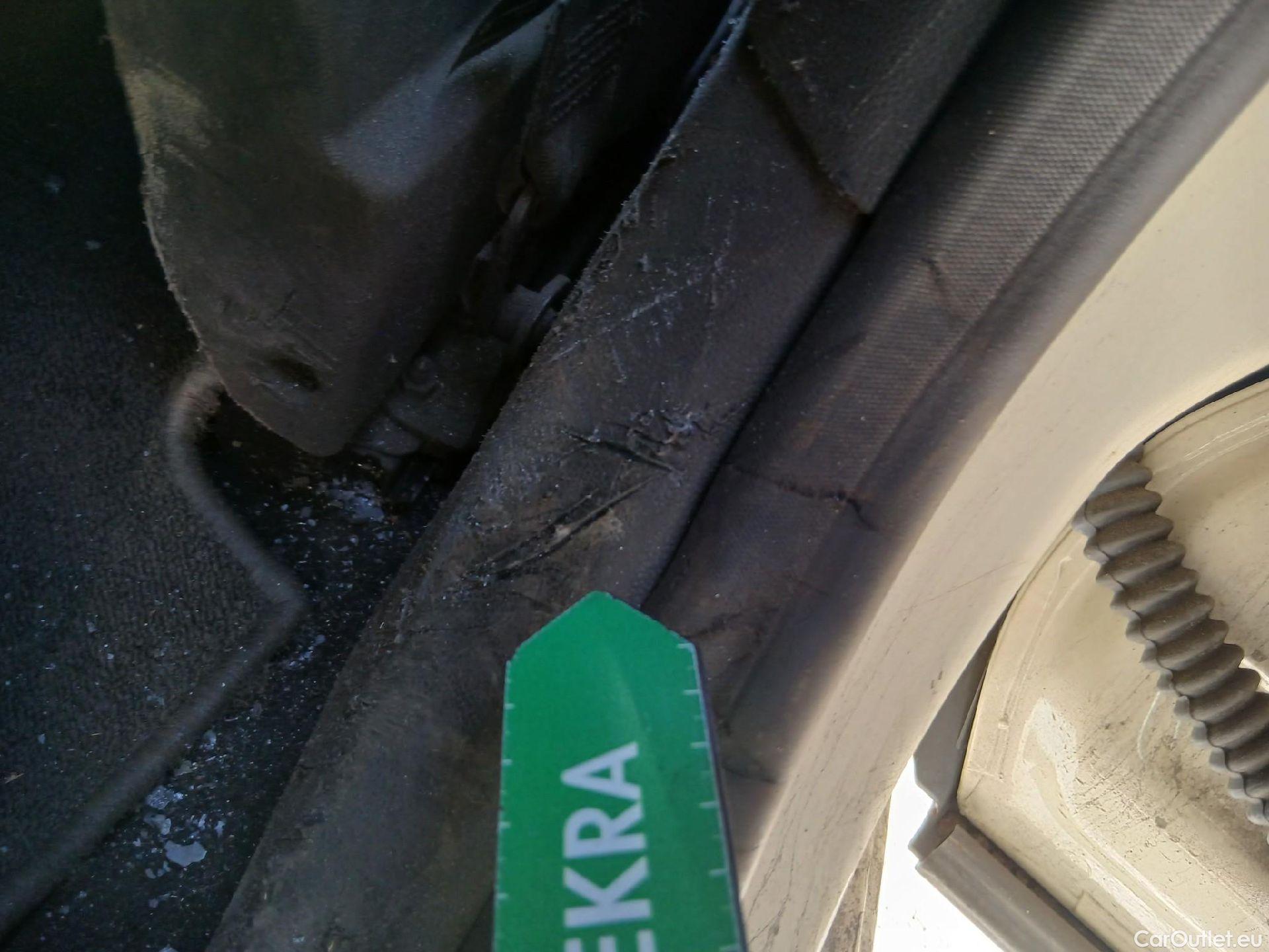  Renault  Captur RENAULT  / 2017 / 5P / crossover Zen TCe 66kW (90CV) -18 (CX) #69