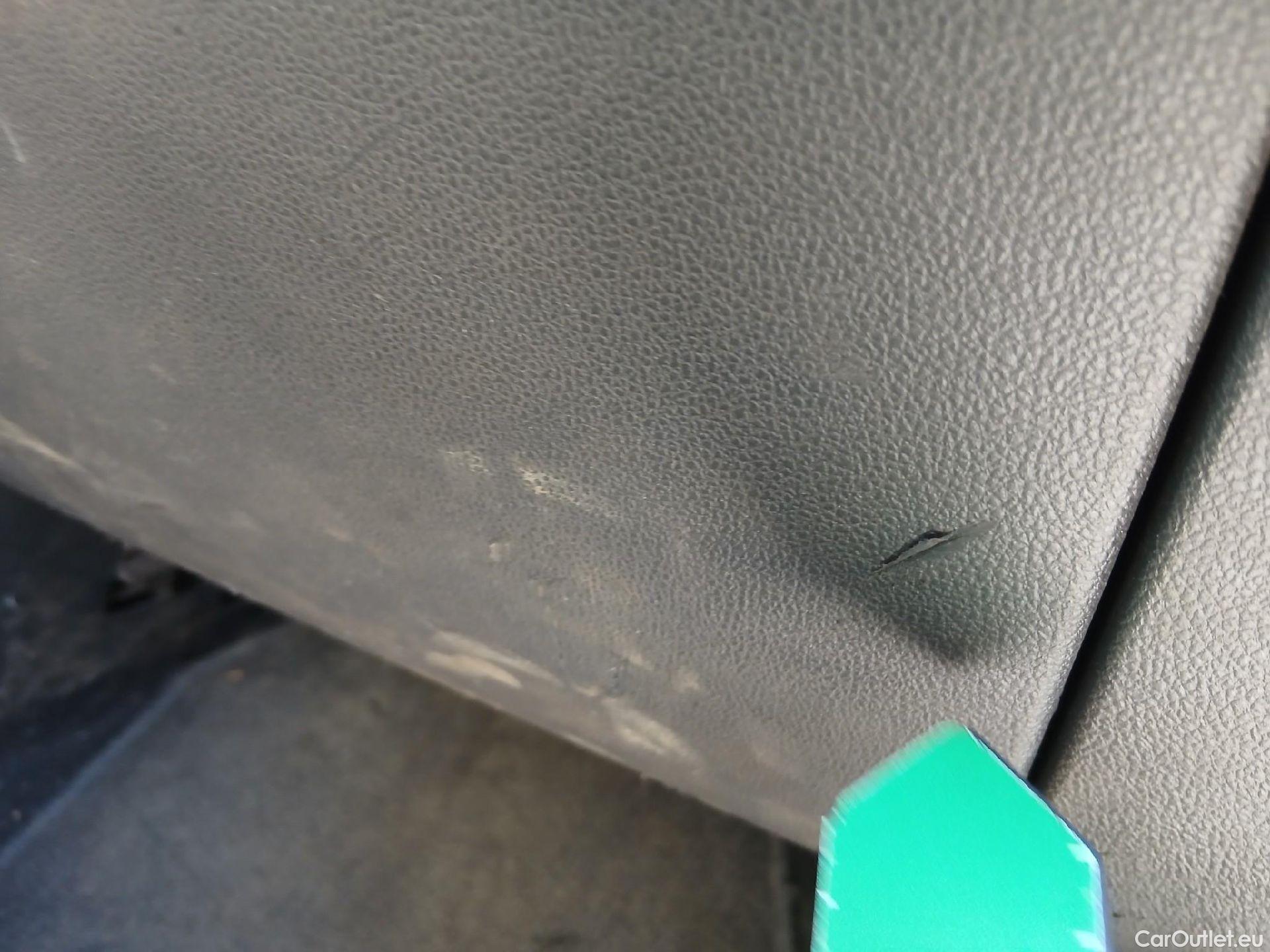  Renault  Captur RENAULT  / 2017 / 5P / crossover Zen TCe 66kW (90CV) -18 (CX) #83