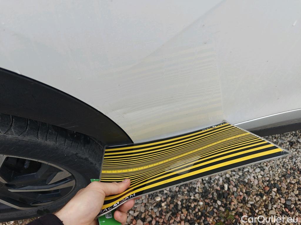  Peugeot  2008 PEUGEOT  / 2019 / 5P / todoterreno Allure Pack BlueHDI 81kW (110CV) (AC) #2