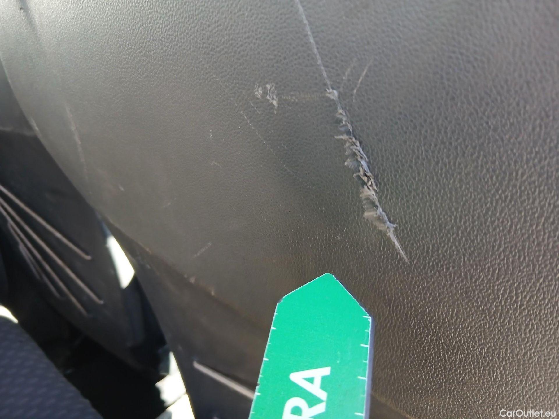  Renault  Captur RENAULT  / 2017 / 5P / crossover Zen TCe 66kW (90CV) -18 (CX) #70