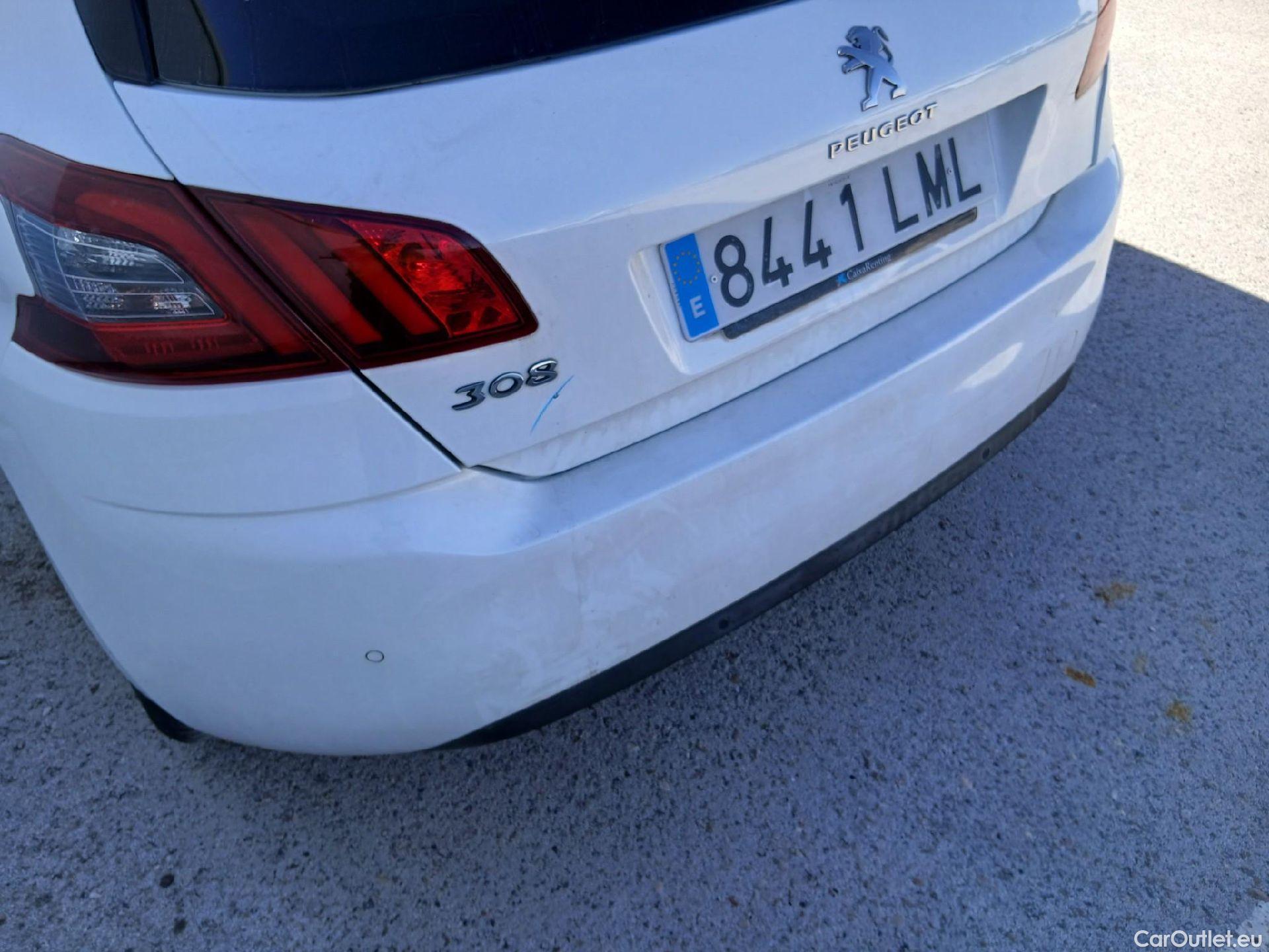  Peugeot  308 PEUGEOT  / 2017 / 5P / berlina con portón 5p Allure PureTech 130 S&S (CX) #28