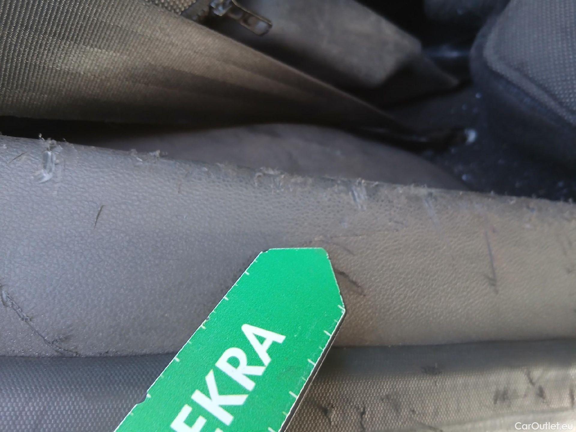  Renault  Captur RENAULT  / 2017 / 5P / crossover Zen TCe 66kW (90CV) -18 (CX) #67