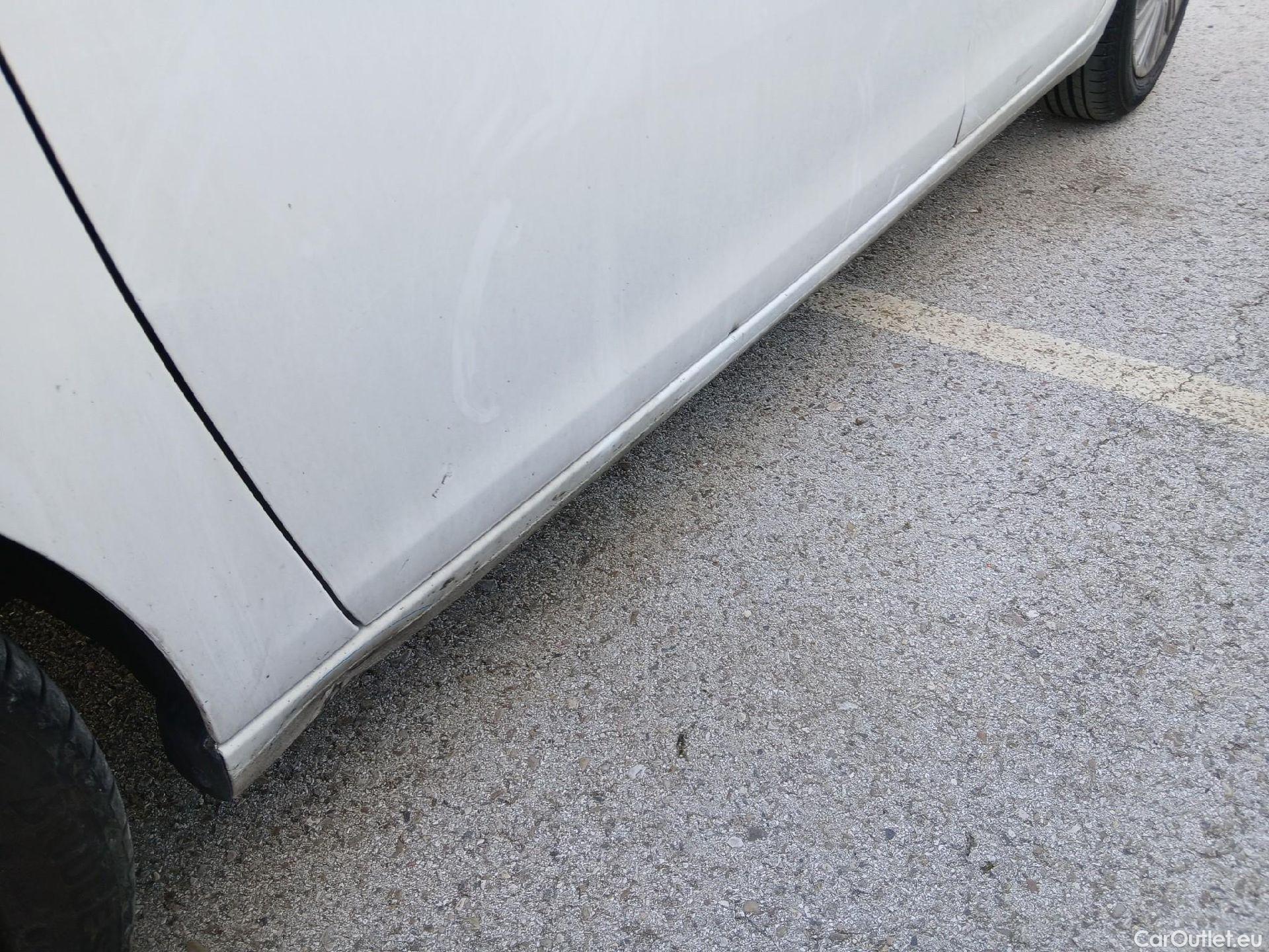  Peugeot  308 PEUGEOT  / 2017 / 5P / berlina con portón 5p Allure PureTech 130 S&S (CX) #12