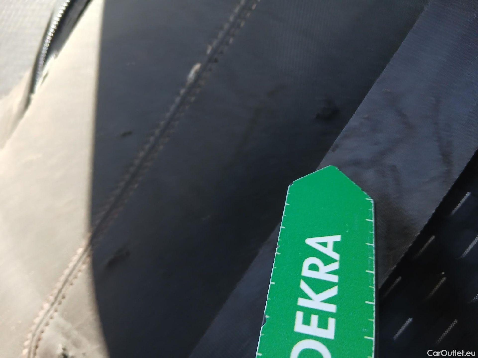  Renault  Captur RENAULT  / 2017 / 5P / crossover Zen TCe 66kW (90CV) -18 (CX) #29