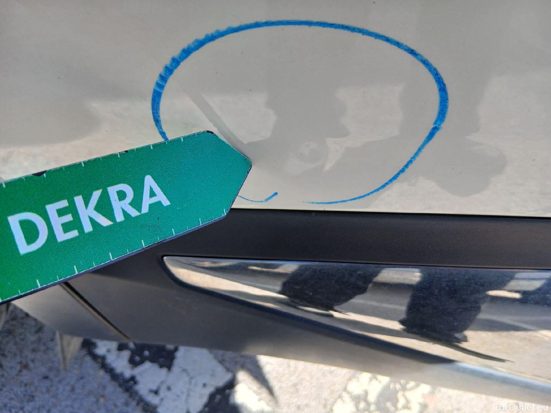  Renault  Captur RENAULT  / 2017 / 5P / crossover Zen TCe 66kW (90CV) -18 (CX) #75