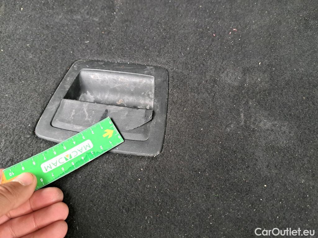  Peugeot  3008 PEUGEOT  / 2020 / 5P / todoterreno 1.5 BlueHDi 96kW (130CV) S&S Allure EAT8 #24