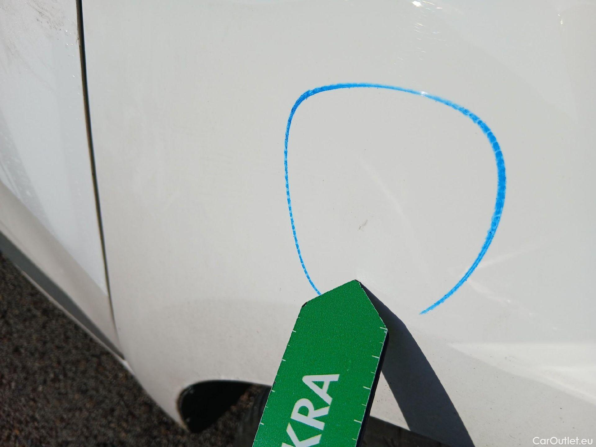  Renault  Clio RENAULT  / 2019 / 5P / berlina con portón Business TCe 74 kW (100CV) GLP #27