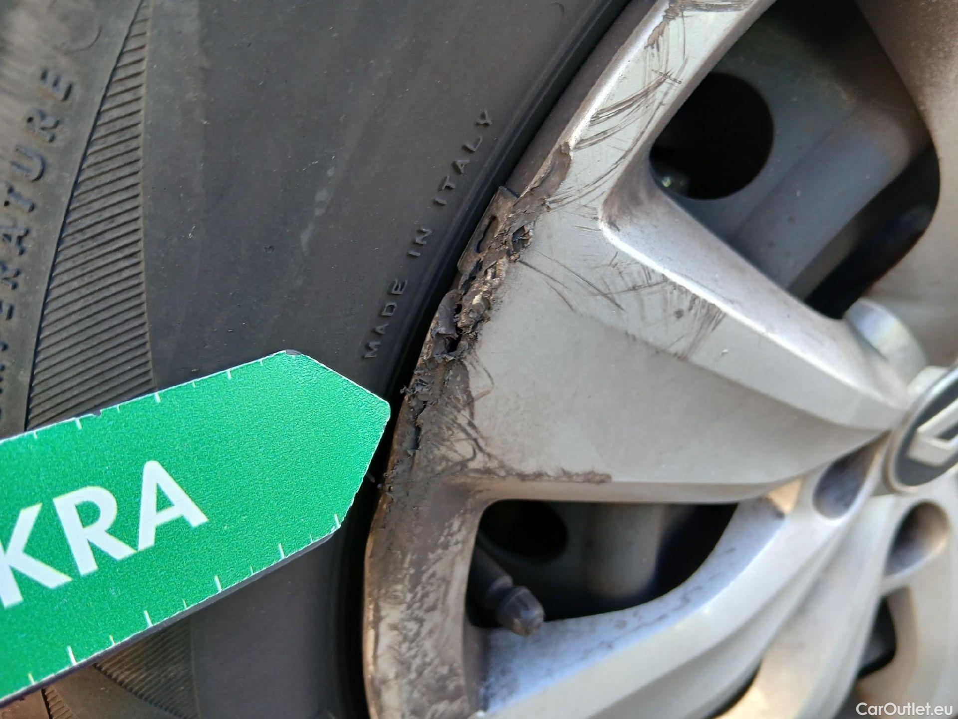  Renault  Clio RENAULT  / 2019 / 5P / berlina con portón Business TCe 74 kW (100CV) GLP #6