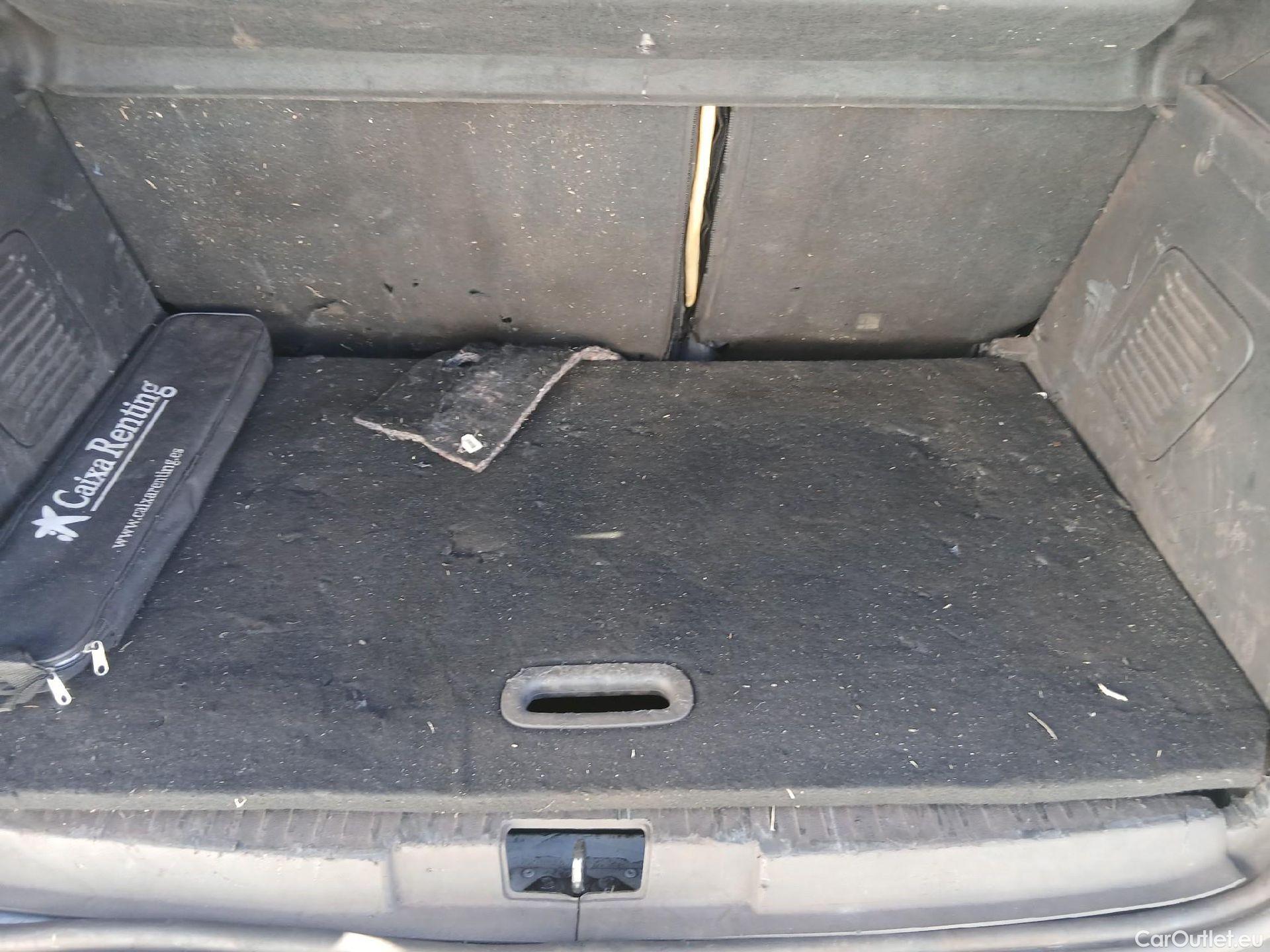  Renault  Captur RENAULT  / 2017 / 5P / crossover Zen TCe 66kW (90CV) -18 (CX) #48