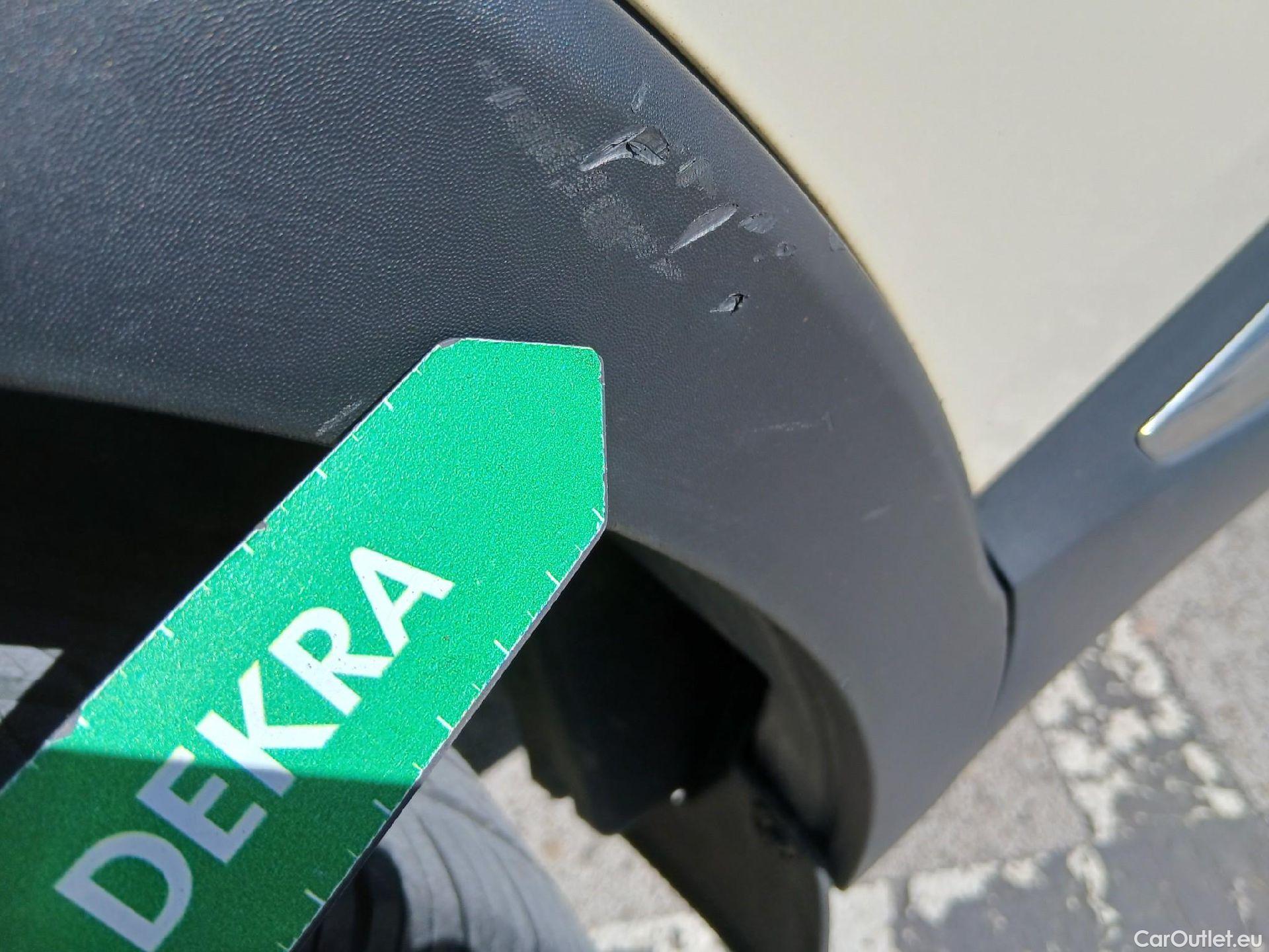  Renault  Captur RENAULT  / 2017 / 5P / crossover Zen TCe 66kW (90CV) -18 (CX) #59