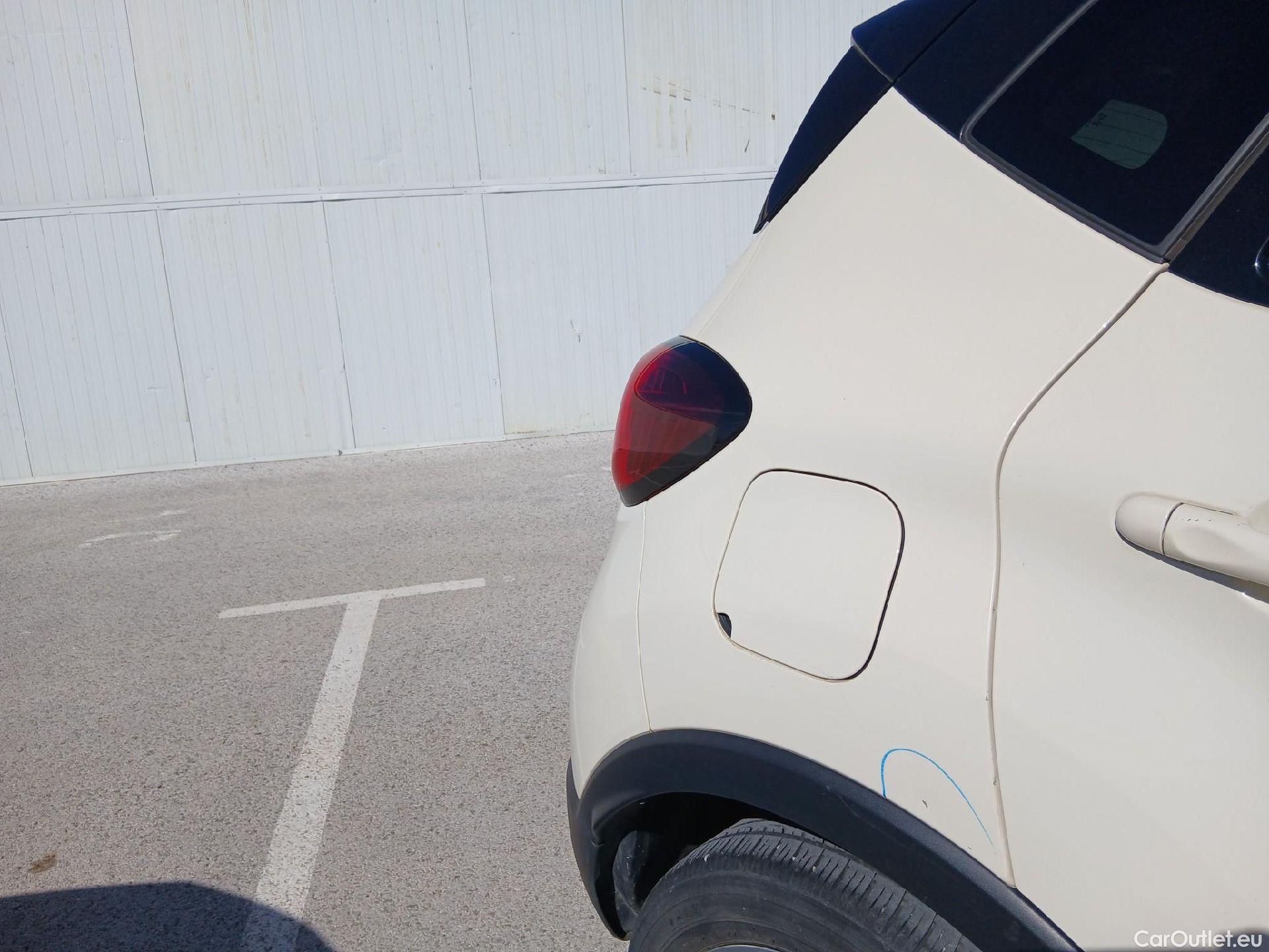  Renault  Captur RENAULT  / 2017 / 5P / crossover Zen TCe 66kW (90CV) -18 (CX) #61