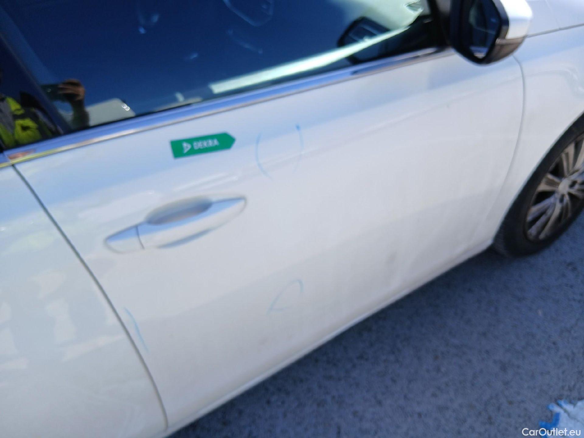  Peugeot  308 PEUGEOT  / 2017 / 5P / berlina con portón 5p Allure PureTech 130 S&S (CX) #34