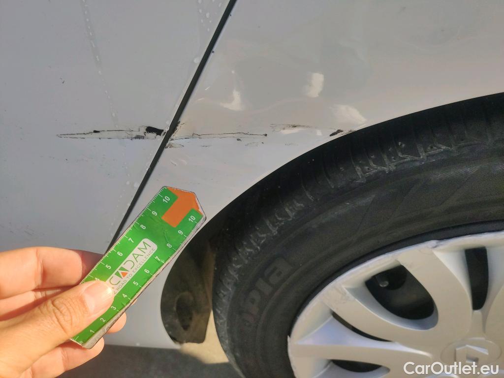  Renault  Clio RENAULT  / 2016 / 5P / berlina con portón Business TCe 66kW (90CV) GLP -18 #6