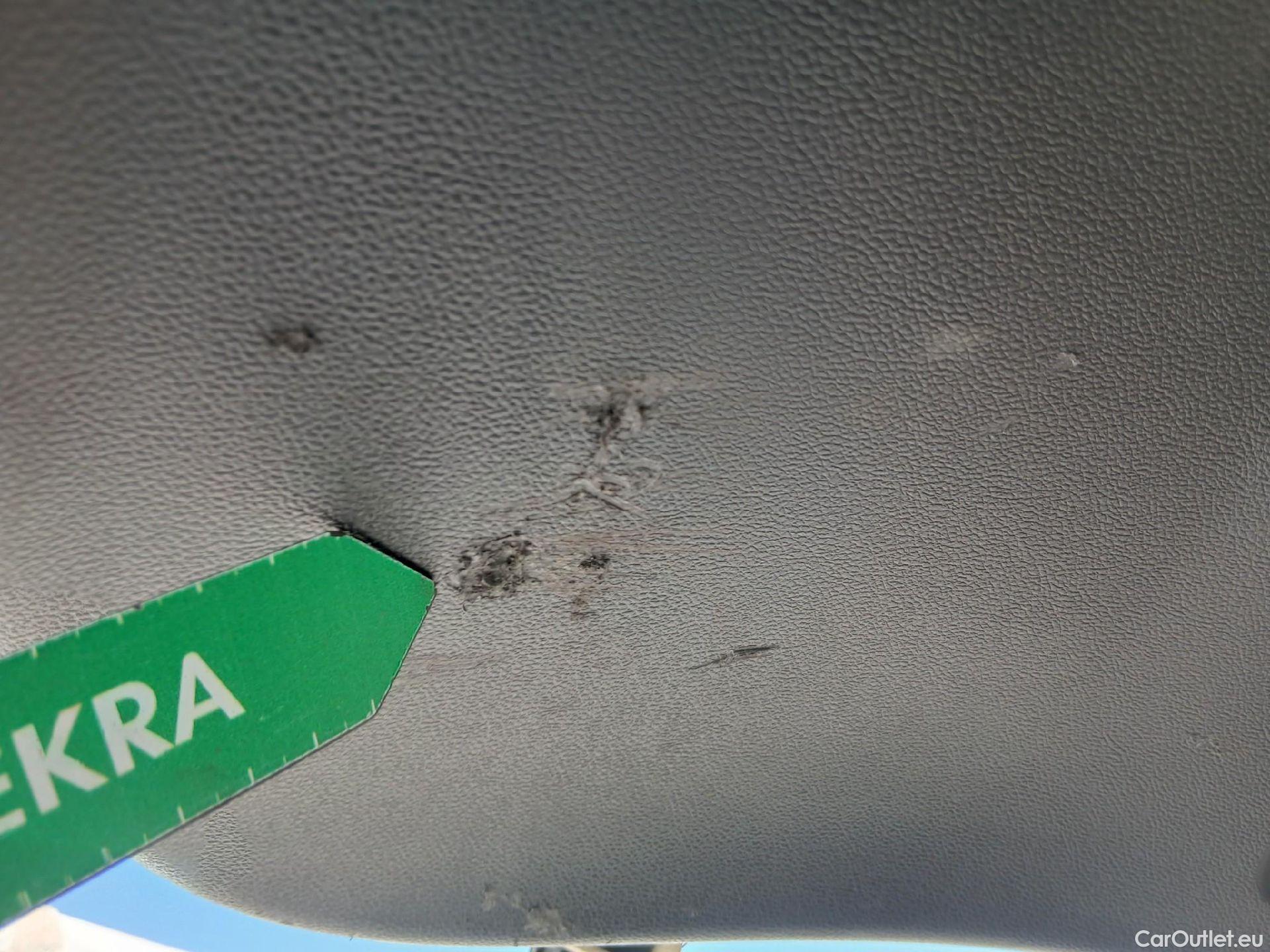  Renault  Captur RENAULT  / 2017 / 5P / crossover Zen TCe 66kW (90CV) -18 (CX) #57