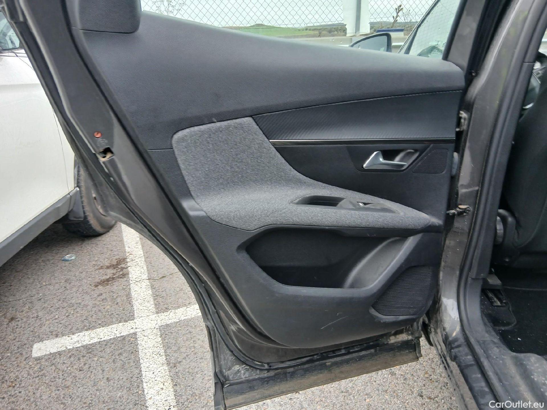  Peugeot  3008 PEUGEOT  / 2020 / 5P / todoterreno 1.5 BlueHDi 96kW (130CV) S&S Active Pack (AC3) #18