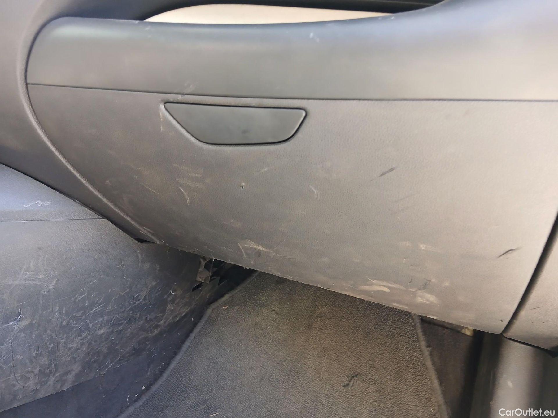  Renault  Captur RENAULT  / 2017 / 5P / crossover Zen TCe 66kW (90CV) -18 (CX) #82