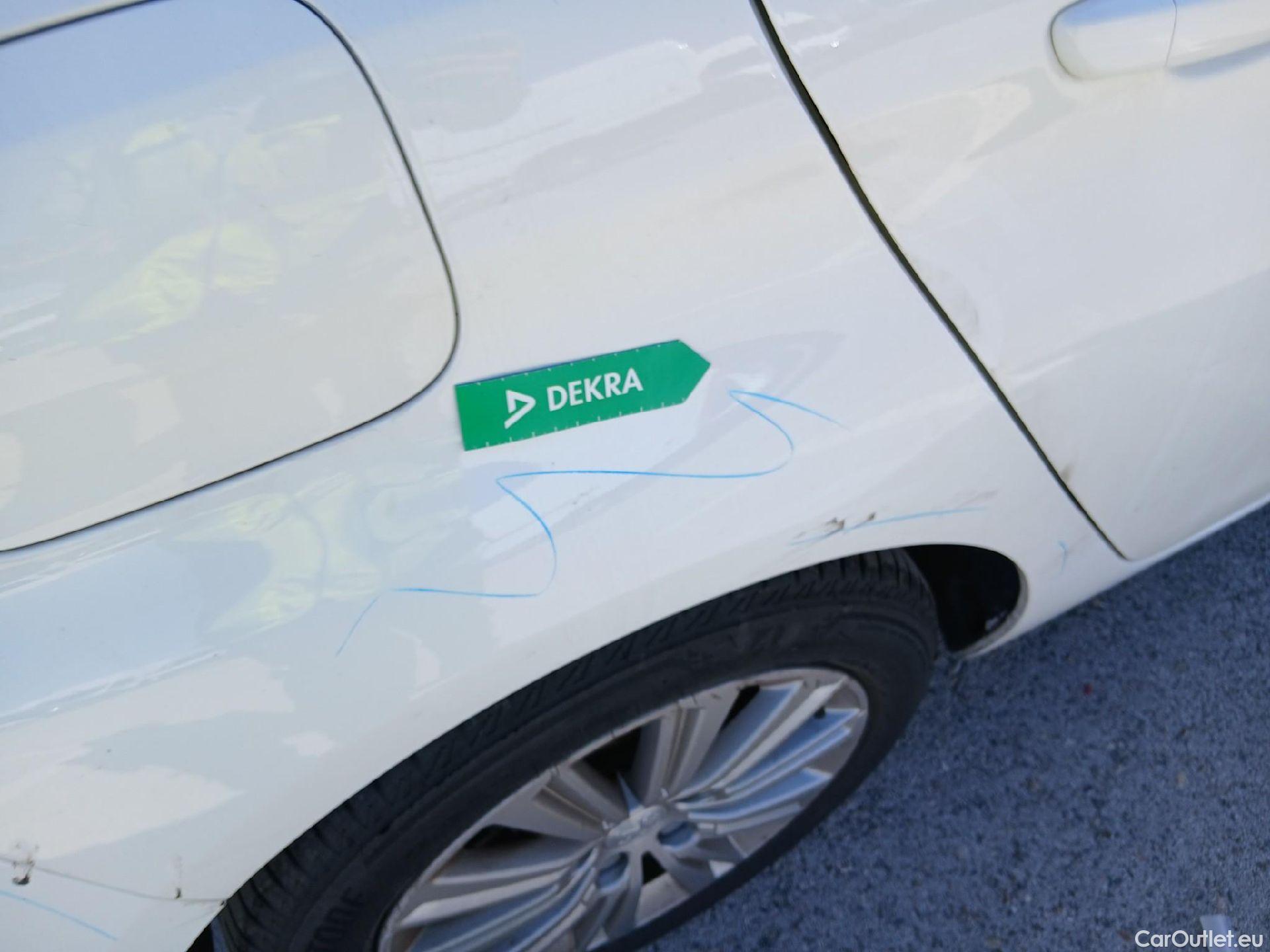  Peugeot  308 PEUGEOT  / 2017 / 5P / berlina con portón 5p Allure PureTech 130 S&S (CX) #32