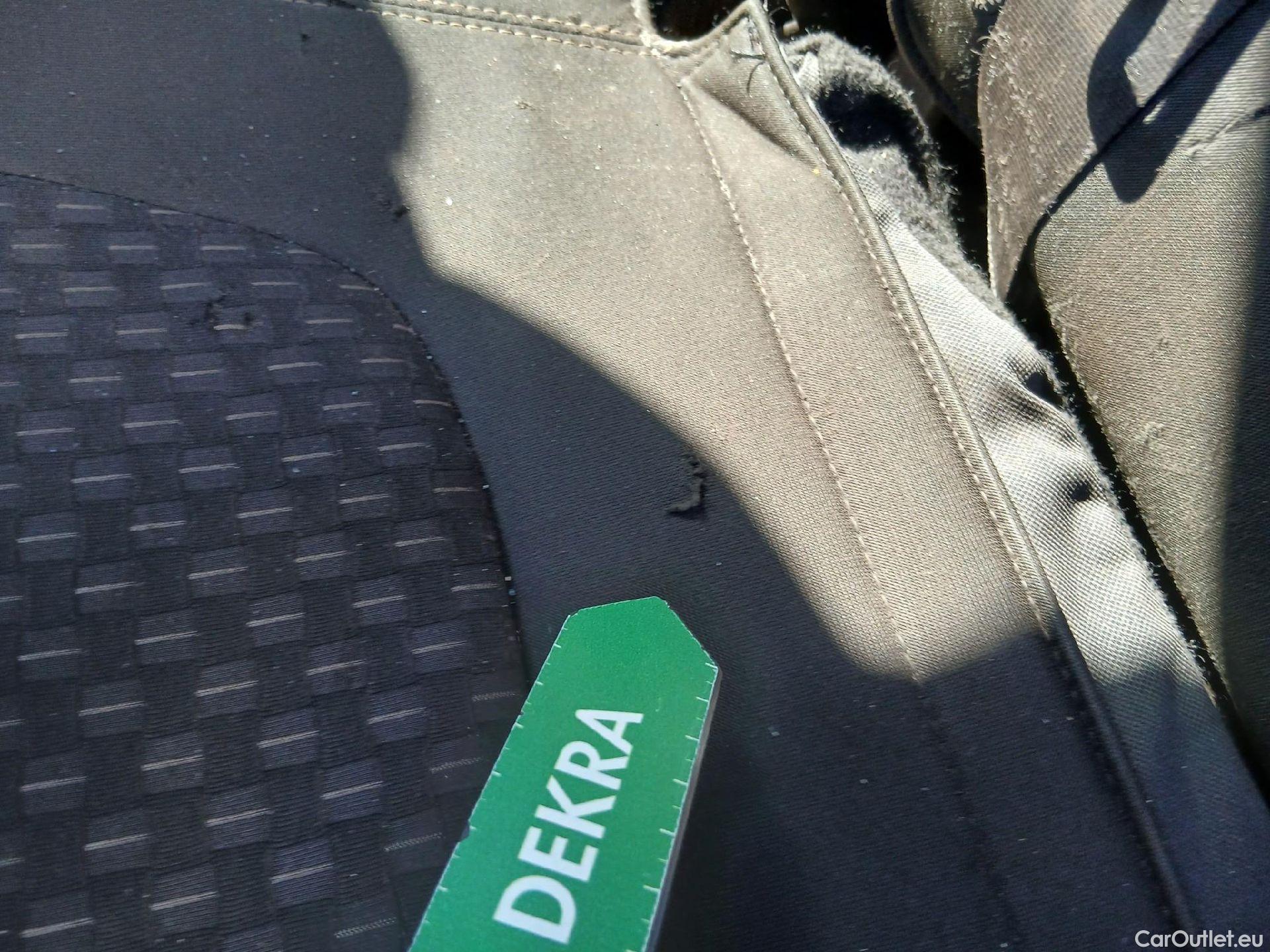  Renault  Captur RENAULT  / 2017 / 5P / crossover Zen TCe 66kW (90CV) -18 (CX) #23