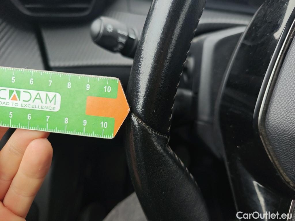  Peugeot  2008 PEUGEOT  / 2019 / 5P / todoterreno Allure Pack BlueHDI 81kW (110CV) (AC) #23