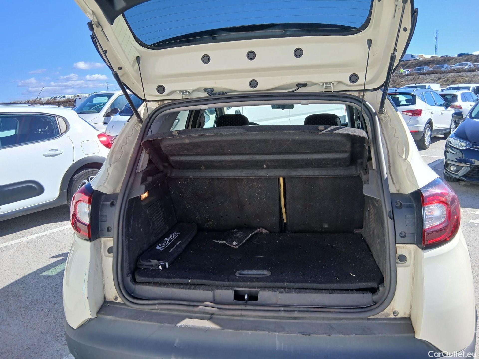  Renault  Captur RENAULT  / 2017 / 5P / crossover Zen TCe 66kW (90CV) -18 (CX) #46