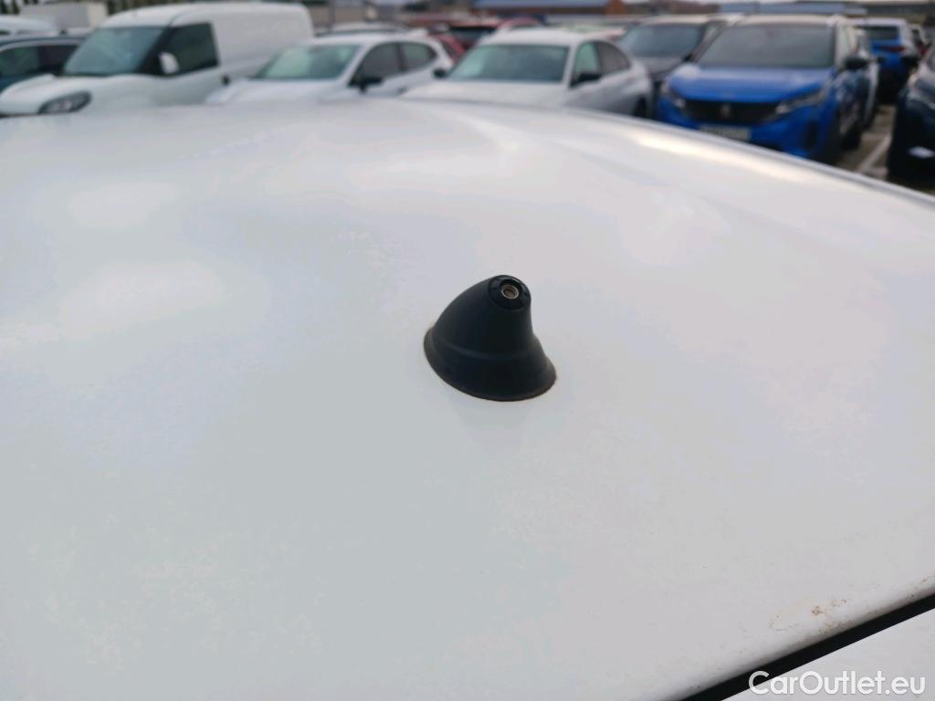  Peugeot  208 PEUGEOT  5p 1G berlina con portón 5P ACTIVE 1.6 BlueHDi 75 #19