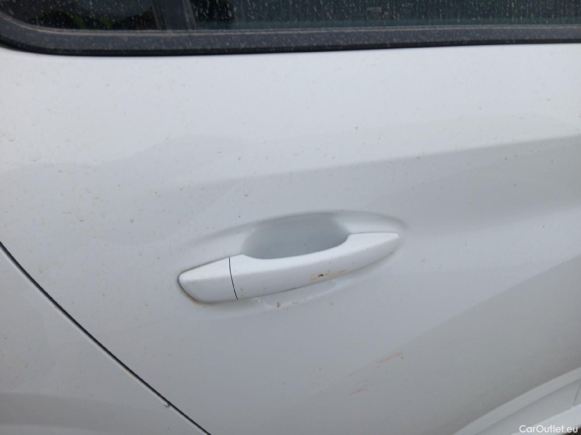  Peugeot  208 PEUGEOT  / 2019 / 5P / berlina con portón BlueHDi 73kW (100CV) Active Pack (AC2) #23