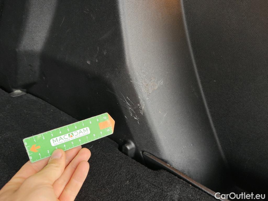  Peugeot  2008 PEUGEOT  / 2019 / 5P / todoterreno Allure Pack BlueHDI 81kW (110CV) (AC) #21