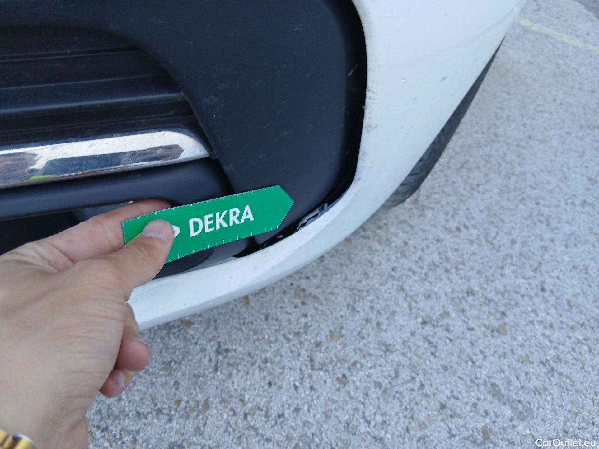  Peugeot  308 PEUGEOT  / 2017 / 5P / berlina con portón 5p Allure PureTech 130 S&S (CX) #6