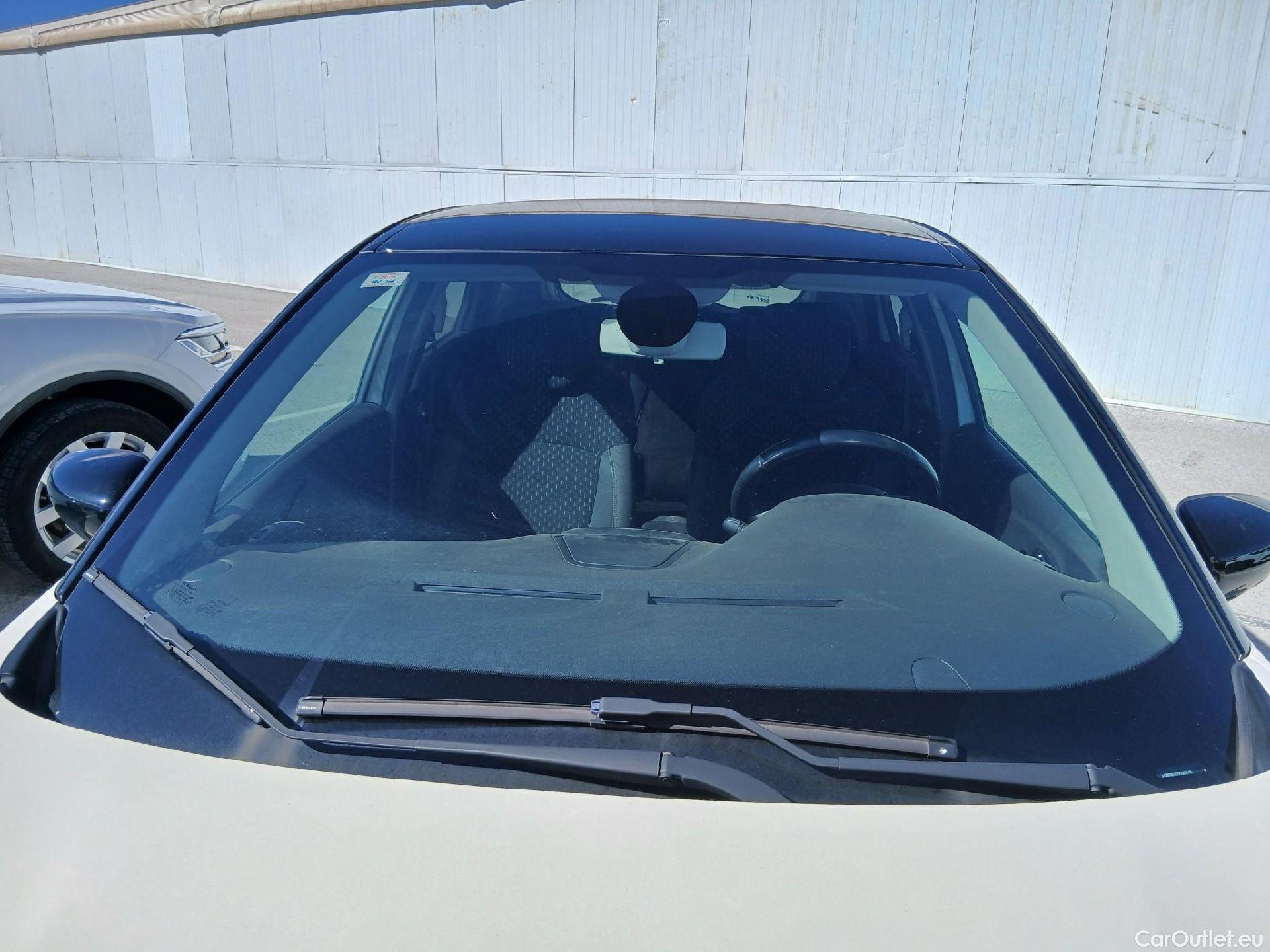  Renault  Captur RENAULT  / 2017 / 5P / crossover Zen TCe 66kW (90CV) -18 (CX) #1