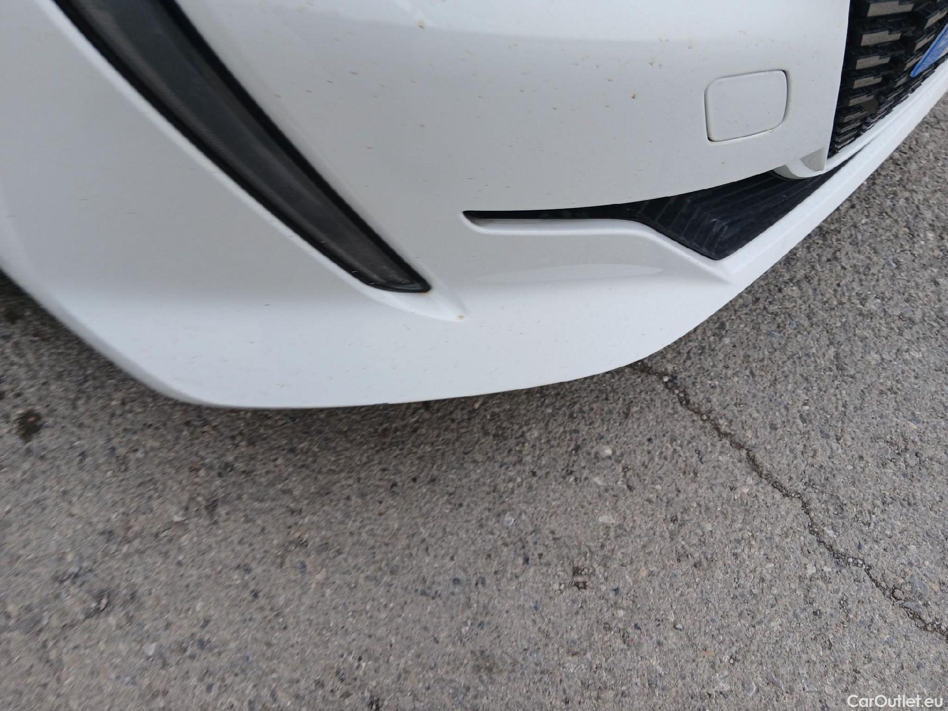  Peugeot  208 PEUGEOT  / 2019 / 5P / berlina con portón BlueHDi 73kW (100CV) Active Pack (AC2) #1