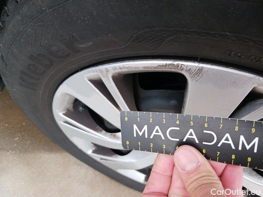  Peugeot  208 PEUGEOT  5p 1G berlina con portón 5P ACTIVE 1.6 BlueHDi 75 #8