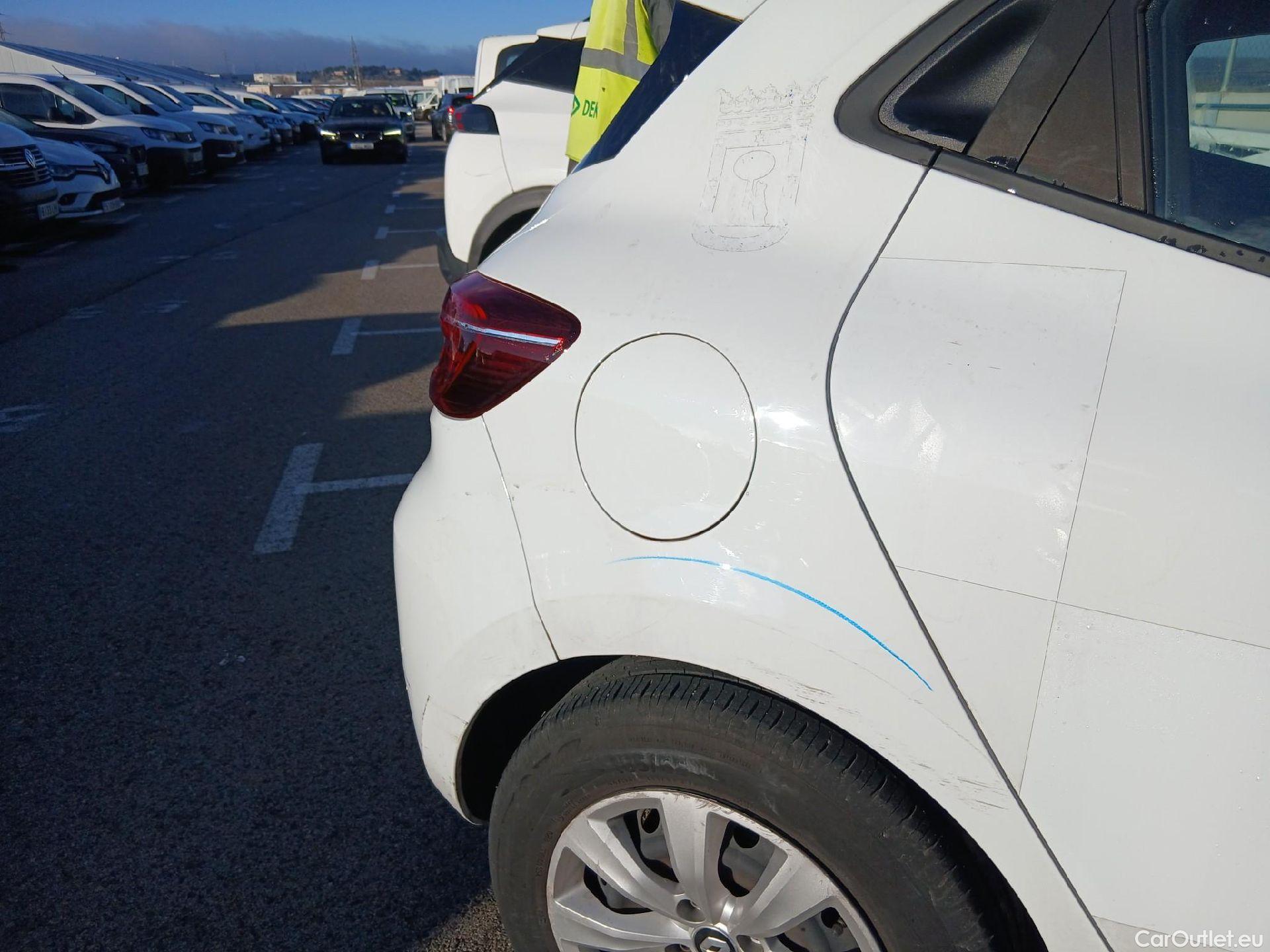  Renault  Clio RENAULT  / 2019 / 5P / berlina con portón Business TCe 74 kW (100CV) GLP #23