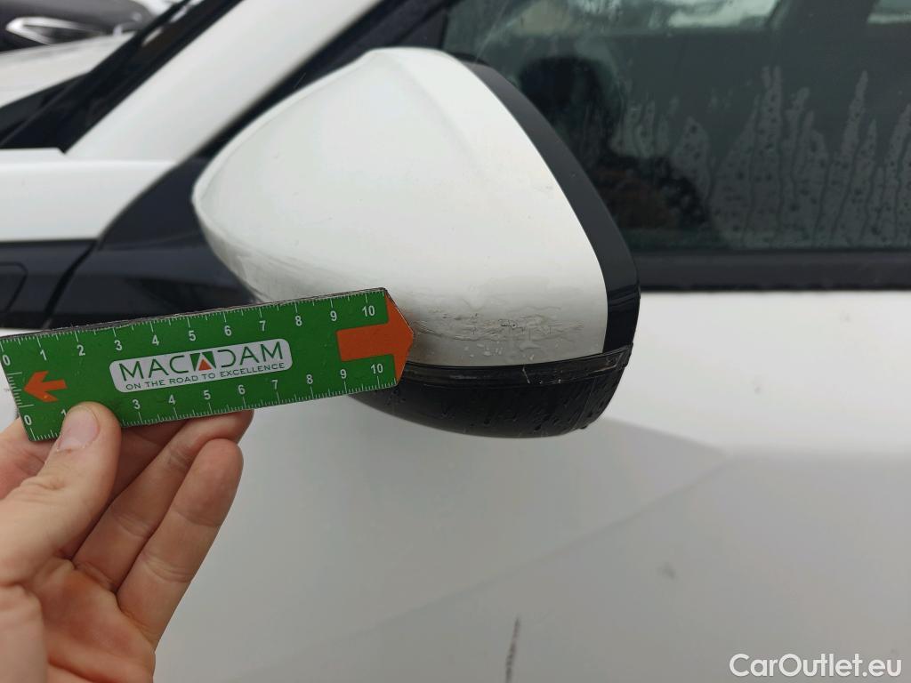  Peugeot  2008 PEUGEOT  / 2019 / 5P / todoterreno Allure Pack BlueHDI 81kW (110CV) (AC) #32