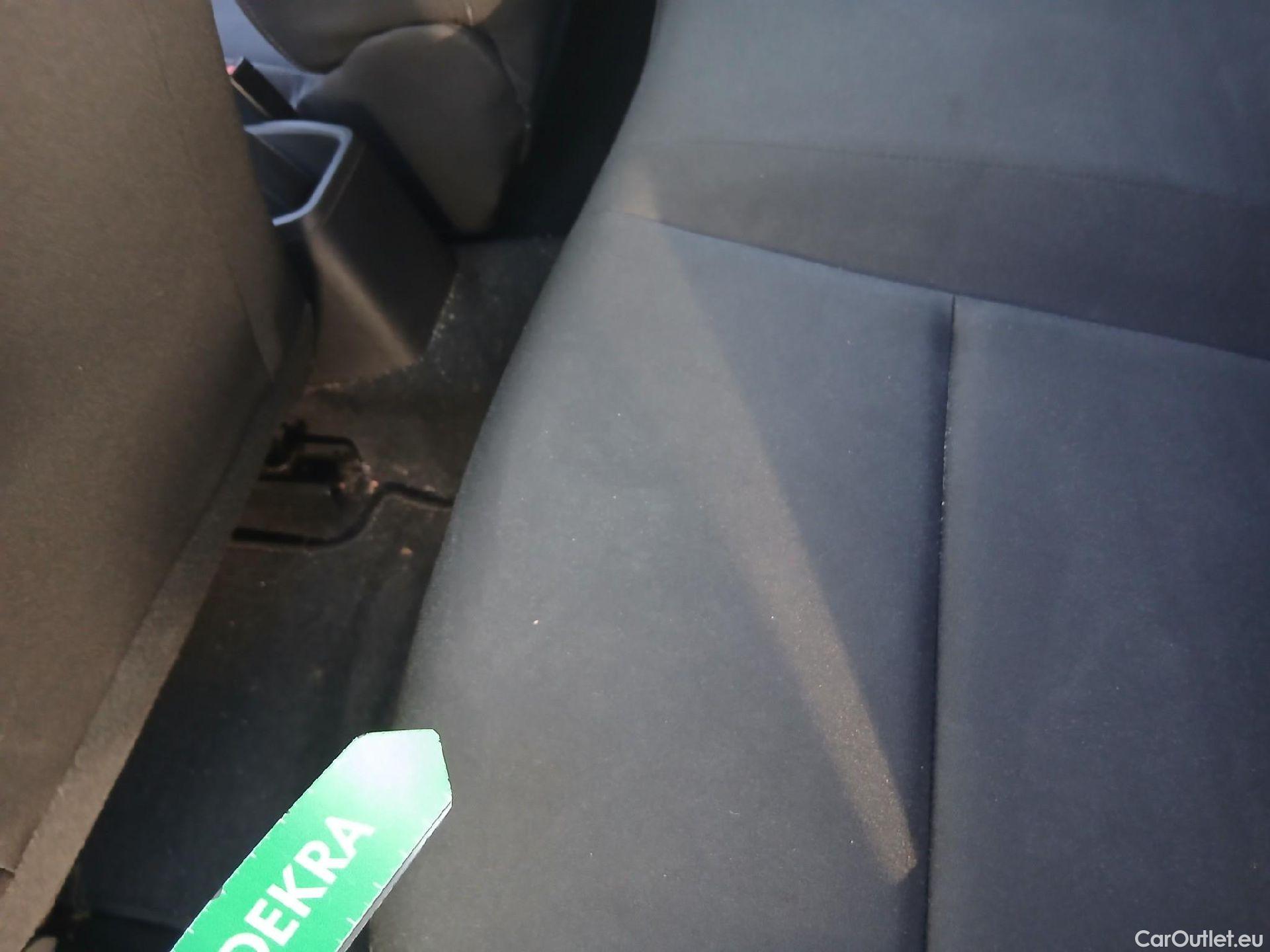  Renault  Clio RENAULT  / 2019 / 5P / berlina con portón Business TCe 74 kW (100CV) GLP #13