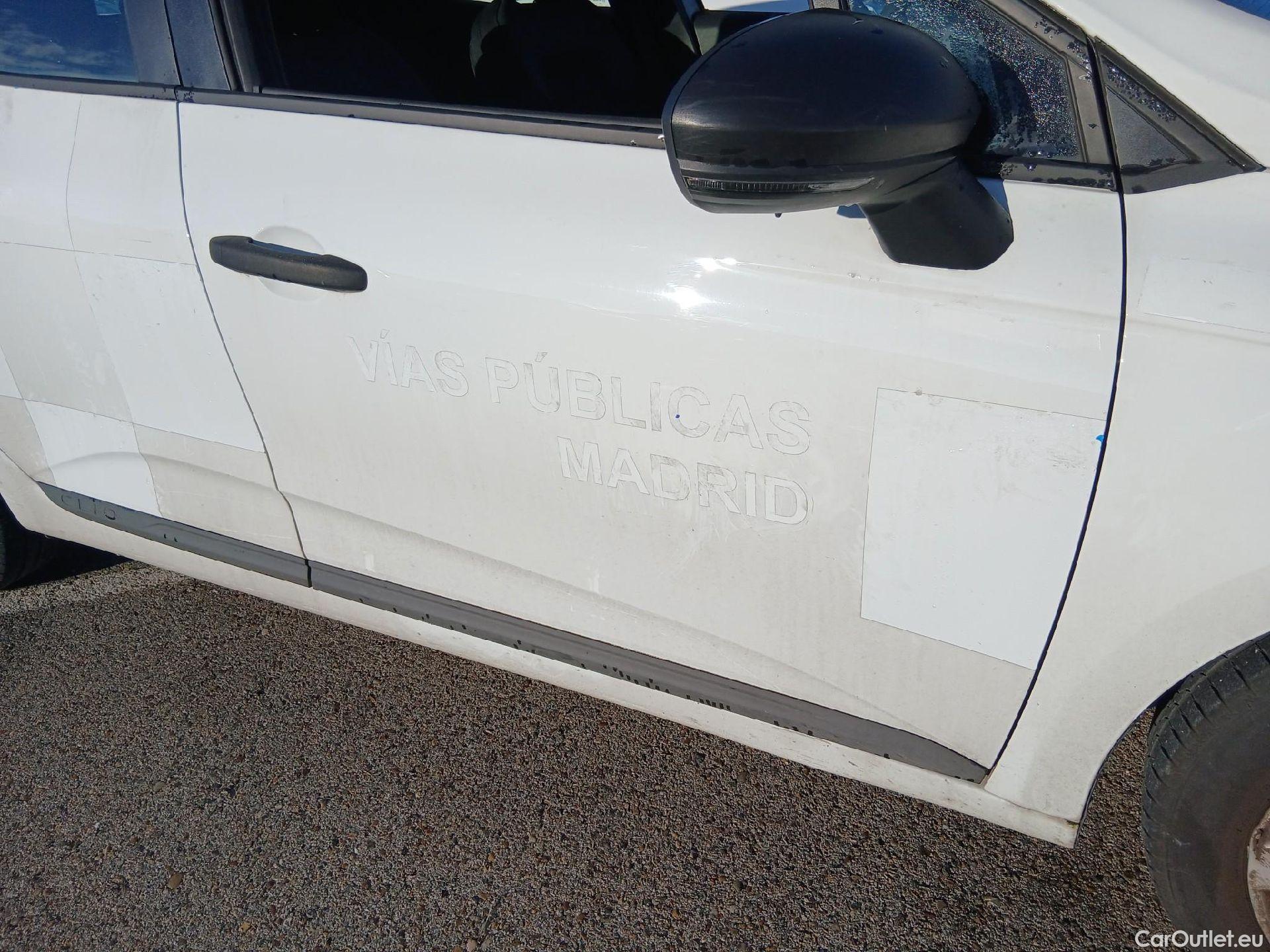  Renault  Clio RENAULT  / 2019 / 5P / berlina con portón Business TCe 74 kW (100CV) GLP #25