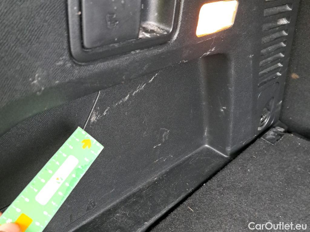  Peugeot  3008 PEUGEOT  / 2020 / 5P / todoterreno 1.5 BlueHDi 96kW (130CV) S&S Allure EAT8 #36