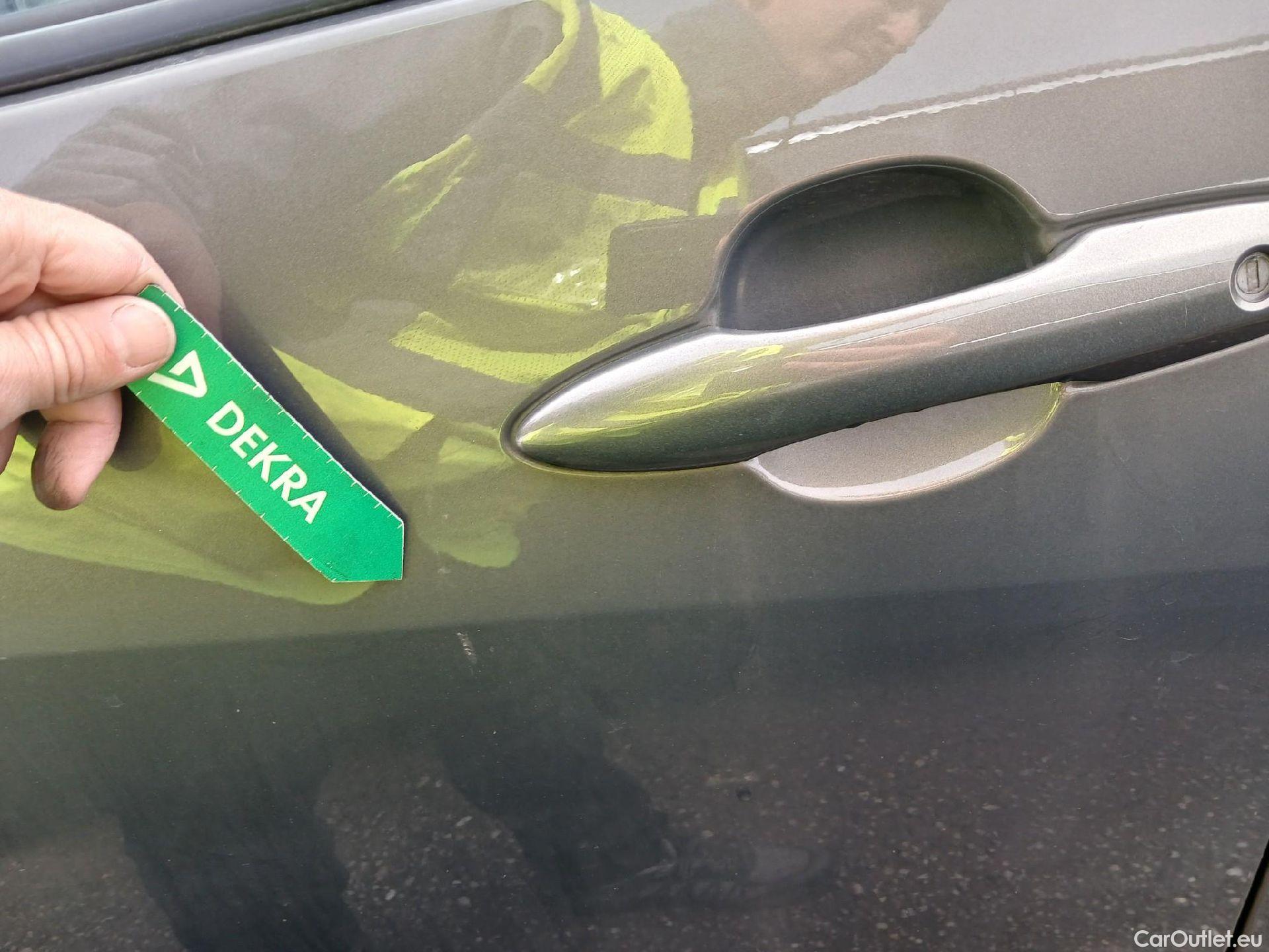  Toyota  Yaris TOYOTA  / 2020 / 5P / berlina con portón 1.5 125 S-Edition #12