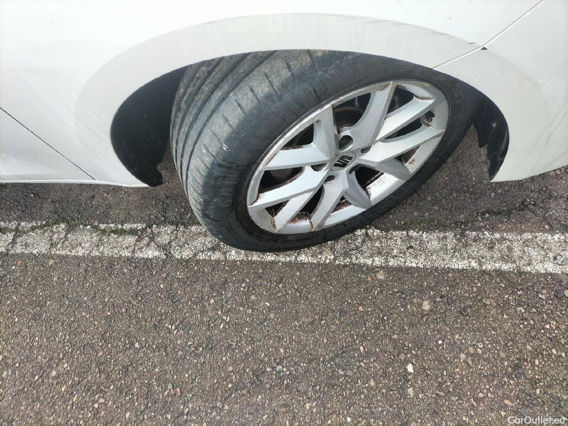  Land Rover  Discovery SEAT Nuevo León / 2020 / 5P / berlina con portón 2.0 TDI 85kW (115CV) STYLE GONavi (AC) #2