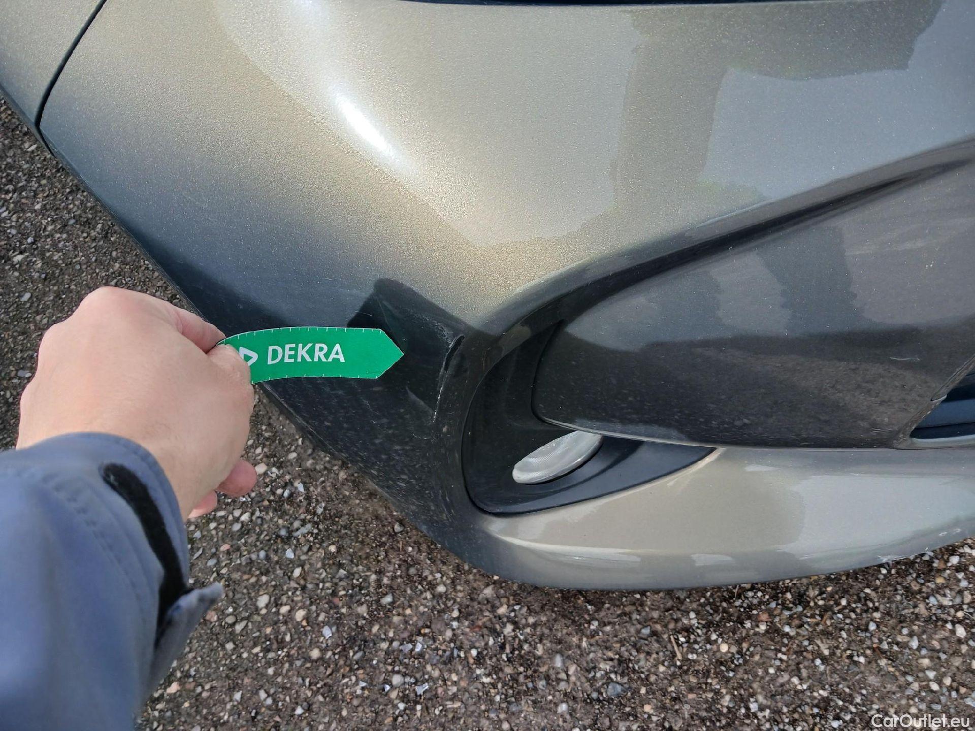  Toyota  Yaris TOYOTA  / 2020 / 5P / berlina con portón 1.5 125 S-Edition #4