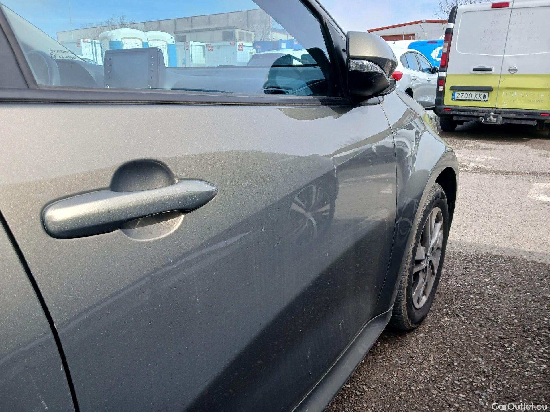  Toyota  Yaris TOYOTA  / 2020 / 5P / berlina con portón 1.5 125 S-Edition #27