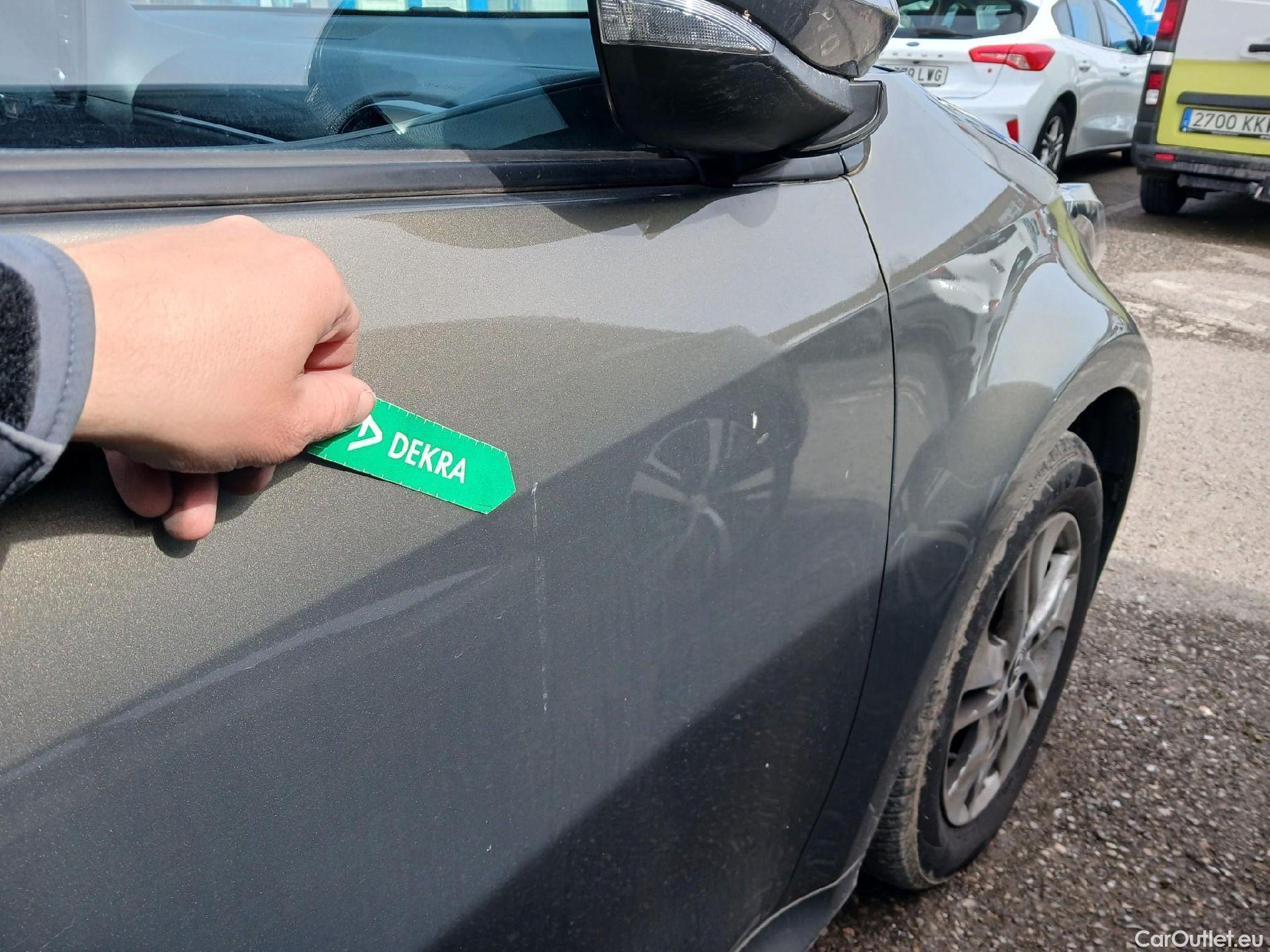  Toyota  Yaris TOYOTA  / 2020 / 5P / berlina con portón 1.5 125 S-Edition #28