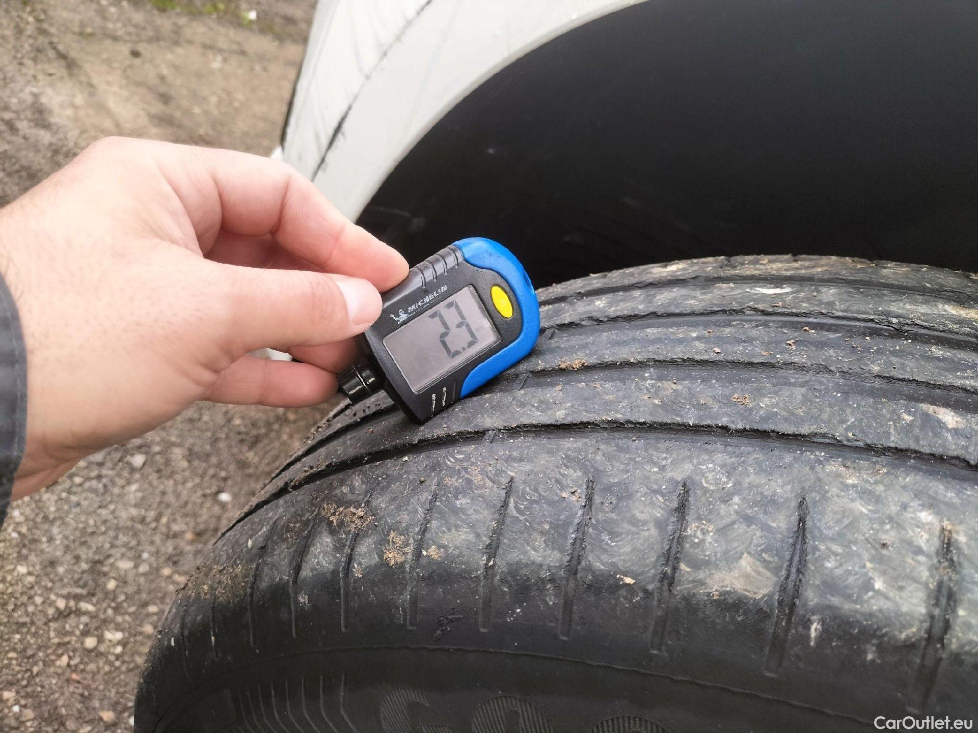  Land Rover  Discovery SEAT Nuevo León / 2020 / 5P / berlina con portón 2.0 TDI 85kW (115CV) STYLE GONavi (AC) #4