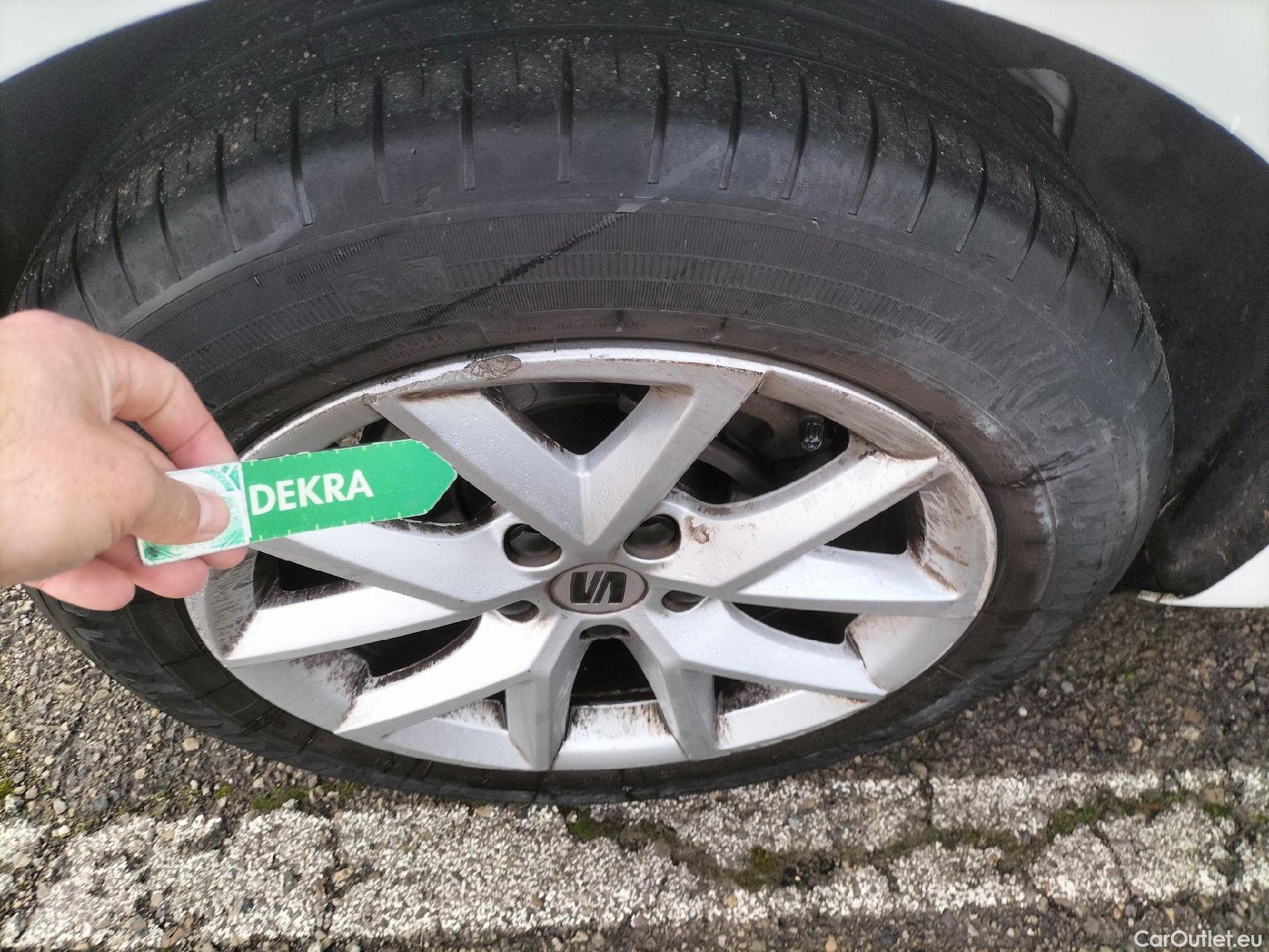  Land Rover  Discovery SEAT Nuevo León / 2020 / 5P / berlina con portón 2.0 TDI 85kW (115CV) STYLE GONavi (AC) #48