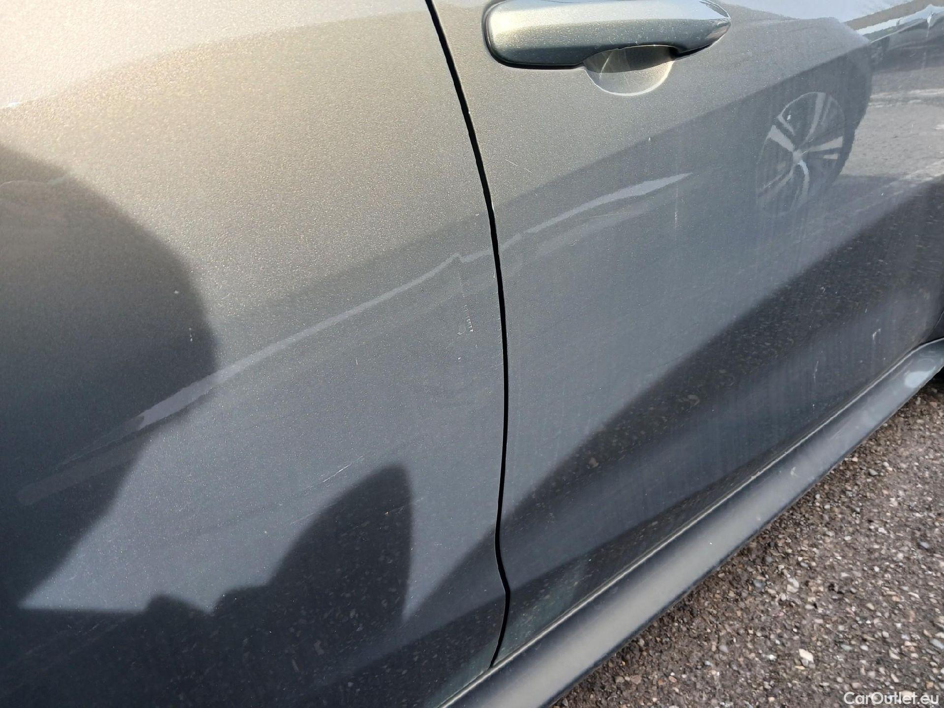  Toyota  Yaris TOYOTA  / 2020 / 5P / berlina con portón 1.5 125 S-Edition #26