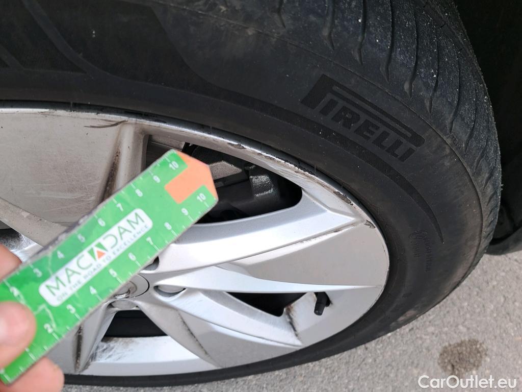  Volvo  V60 VOLVO  Cross Country / 2018 / 5P / familiar 2.0 D4 Auto AWD #4