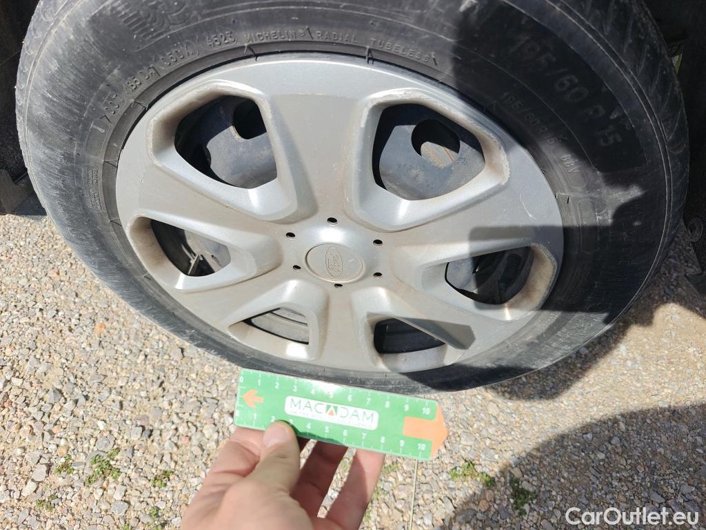  Ford  Transit FORD  Courier/2014/4P/furgón der.turis Van 1.5 TDCi 56kW Trend #75