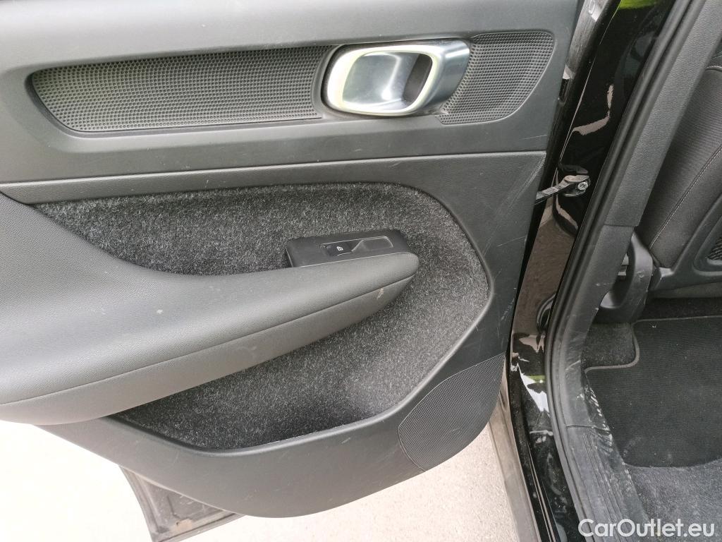  Volvo  XC 40 VOLVO XC40 / 2017 / 5P / todoterreno 2.0 B4 G Momentum Pro Auto #15