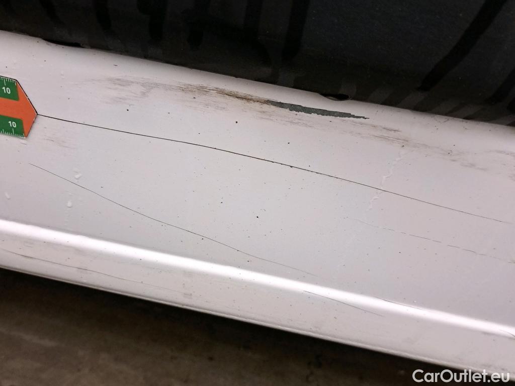  Citroen  Berlingo CITROEN  / 2018 / 4P / combi Talla M BlueHDi 100 LIVE (AC) #25